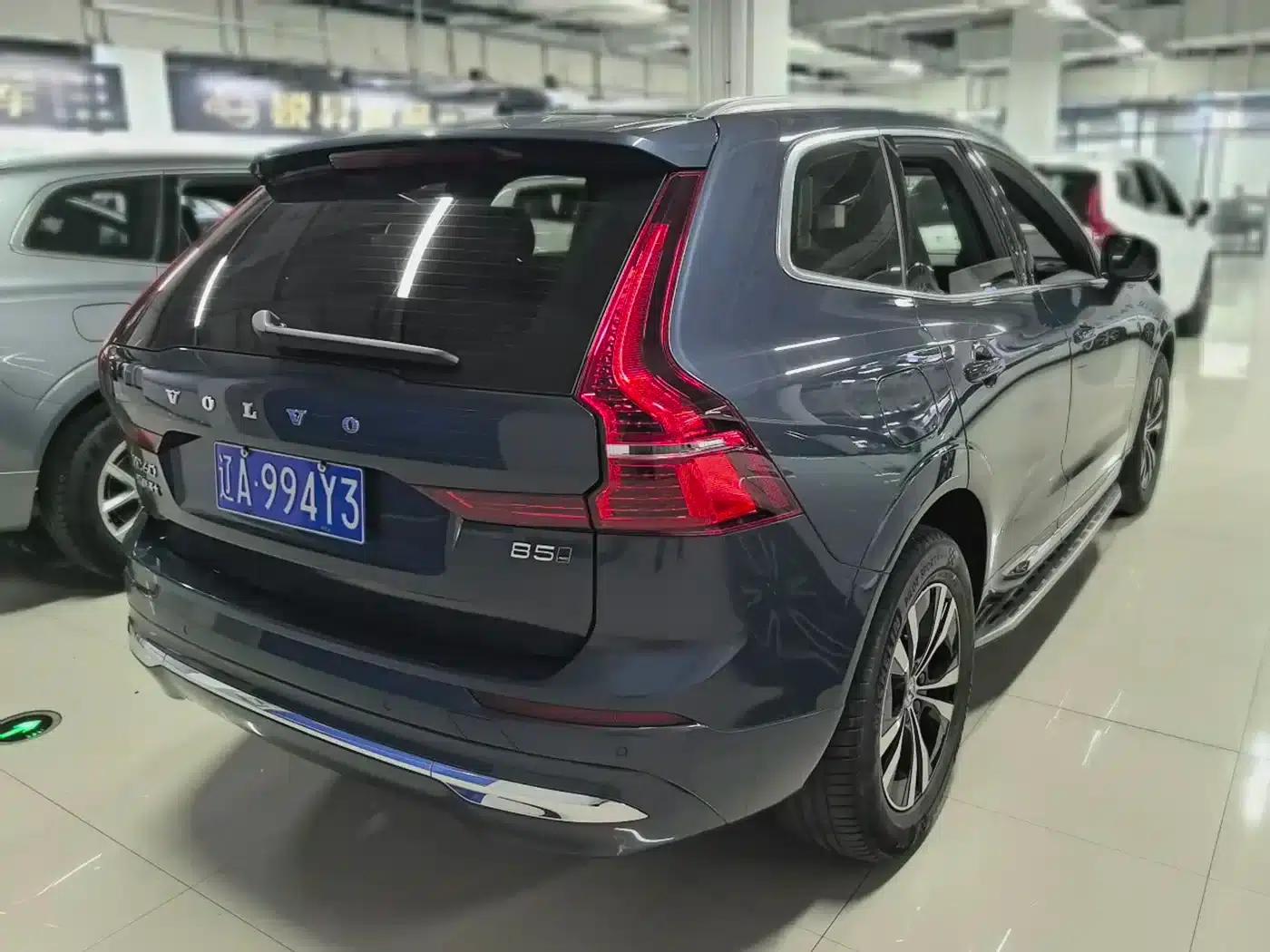 2023 Volvo XC60 B5 AWD Inscription Luxury Edition — миниатюра 4