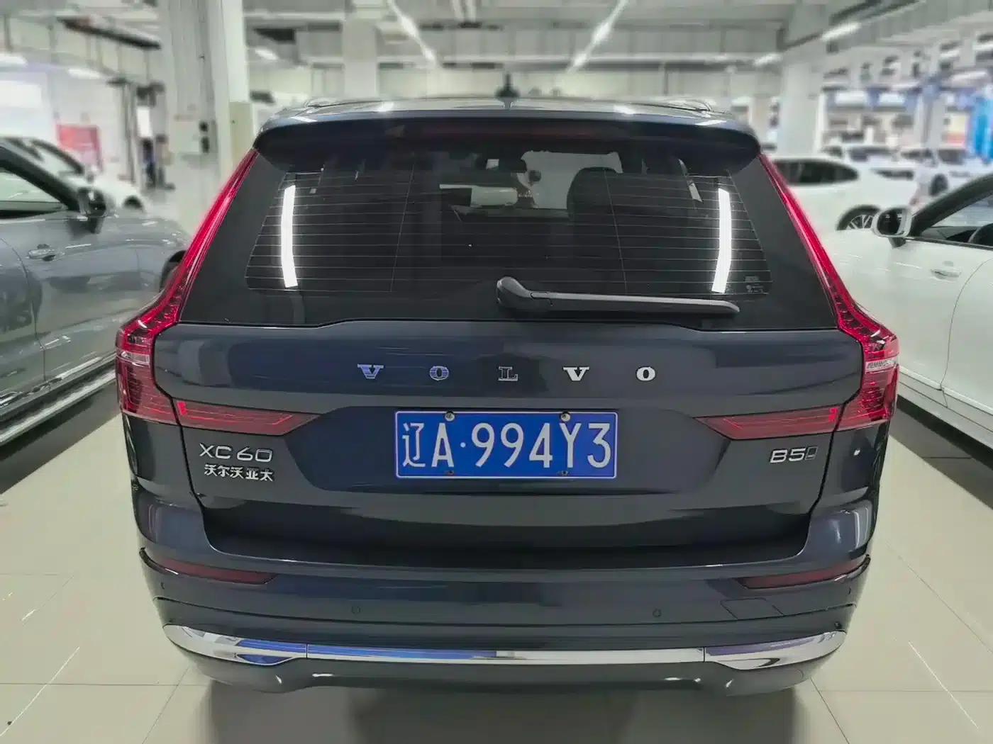 2023 Volvo XC60 B5 AWD Inscription Luxury Edition — миниатюра 5