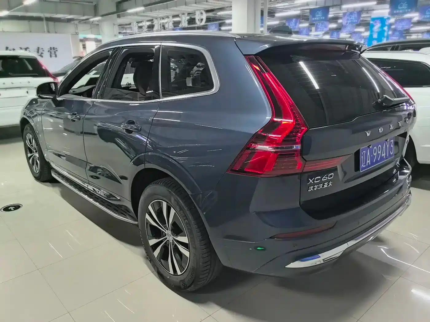 2023 Volvo XC60 B5 AWD Inscription Luxury Edition — миниатюра 6