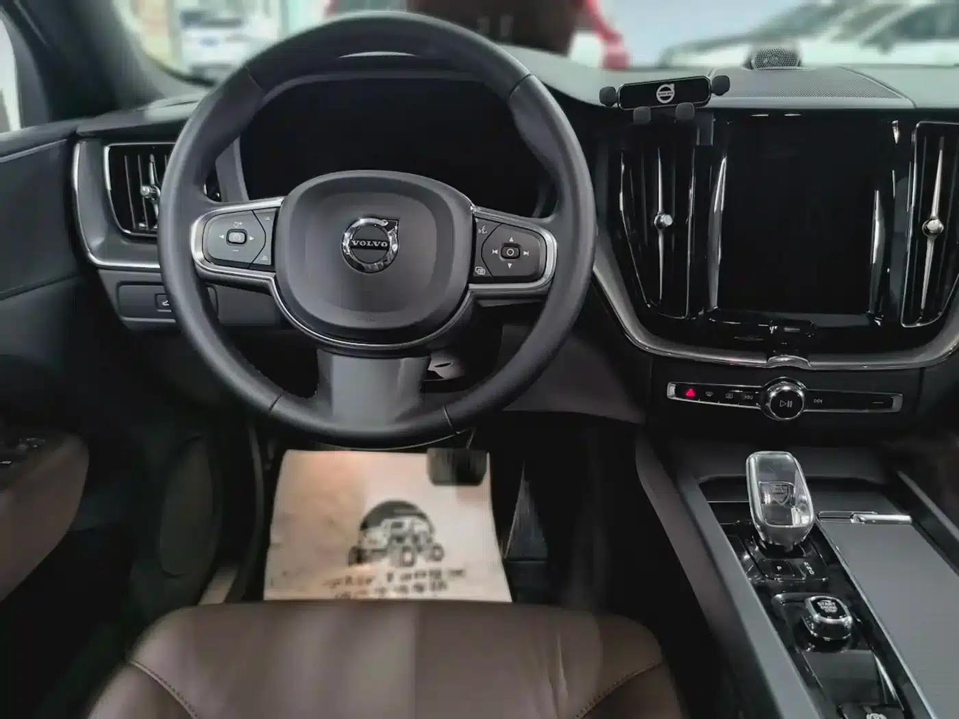 2023 Volvo XC60 B5 AWD Inscription Luxury Edition — миниатюра 9