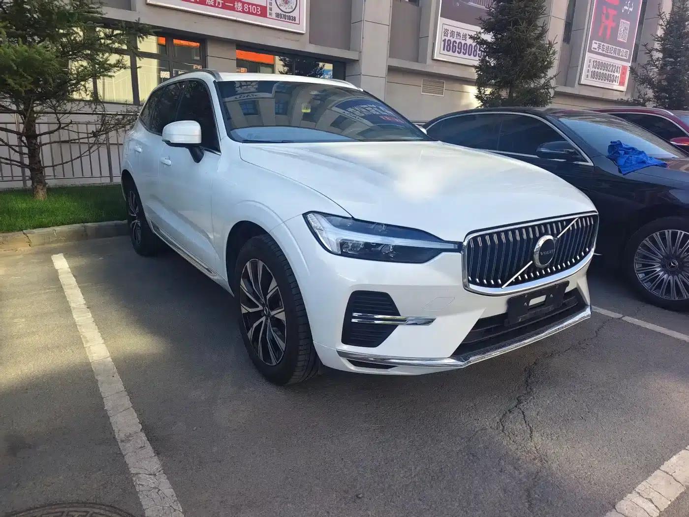 2023 Volvo XC60 B5 AWD Inscription Luxury Edition — миниатюра 1