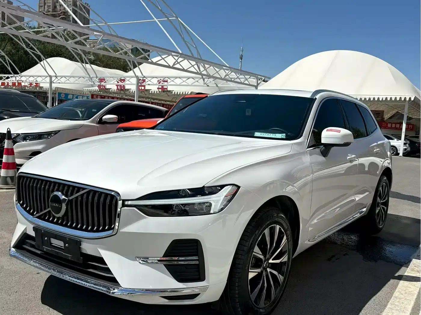 2023 Volvo XC60 B5 AWD Inscription Luxury Edition — миниатюра 3