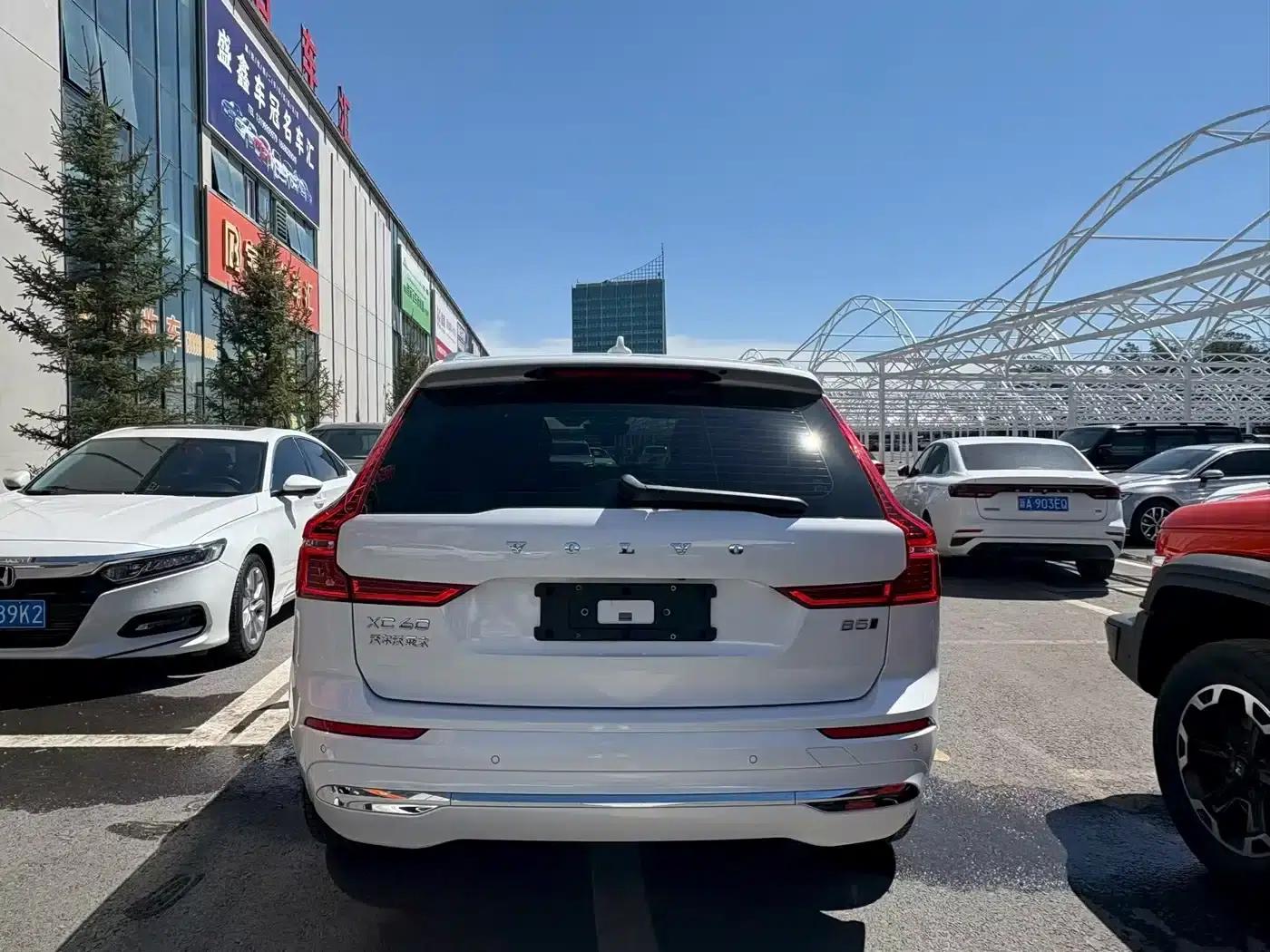 2023 Volvo XC60 B5 AWD Inscription Luxury Edition — миниатюра 5