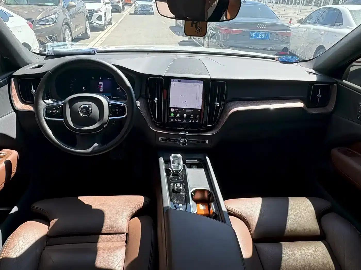 2023 Volvo XC60 B5 AWD Inscription Luxury Edition — миниатюра 8