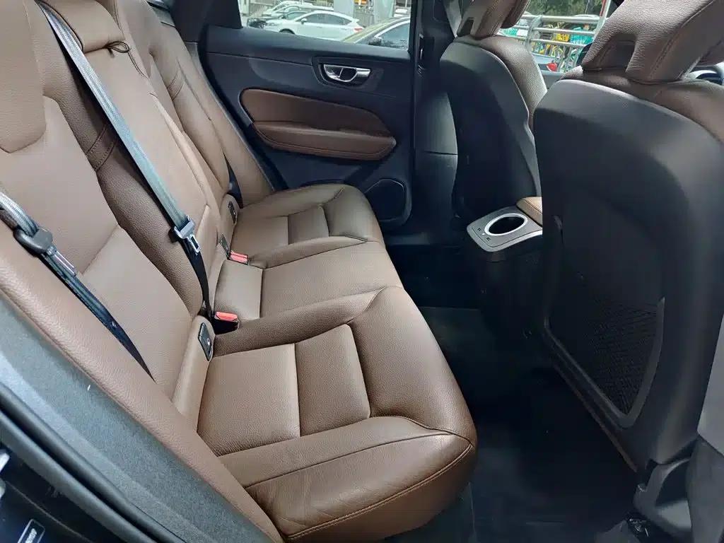 2022 Volvo XC60 B5 AWD Inscription Luxury Edition — миниатюра 11