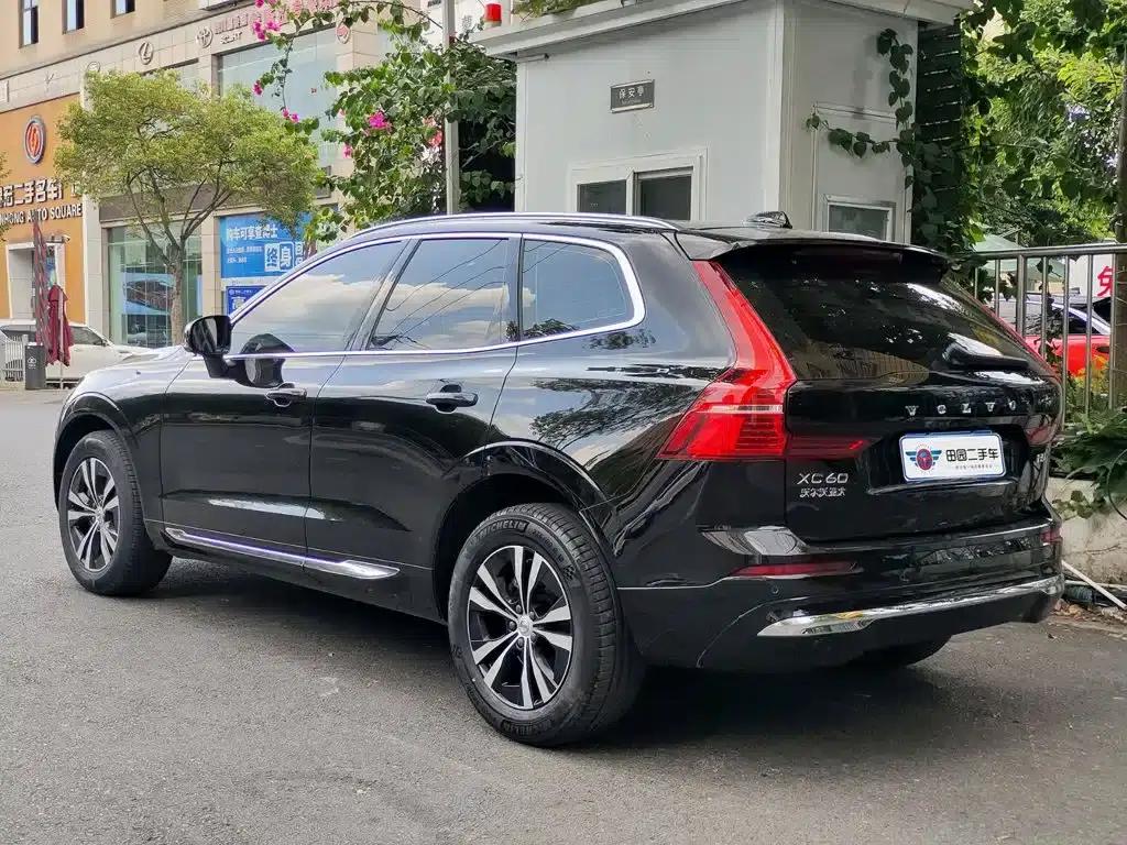 2022 Volvo XC60 B5 AWD Inscription Luxury Edition — миниатюра 4