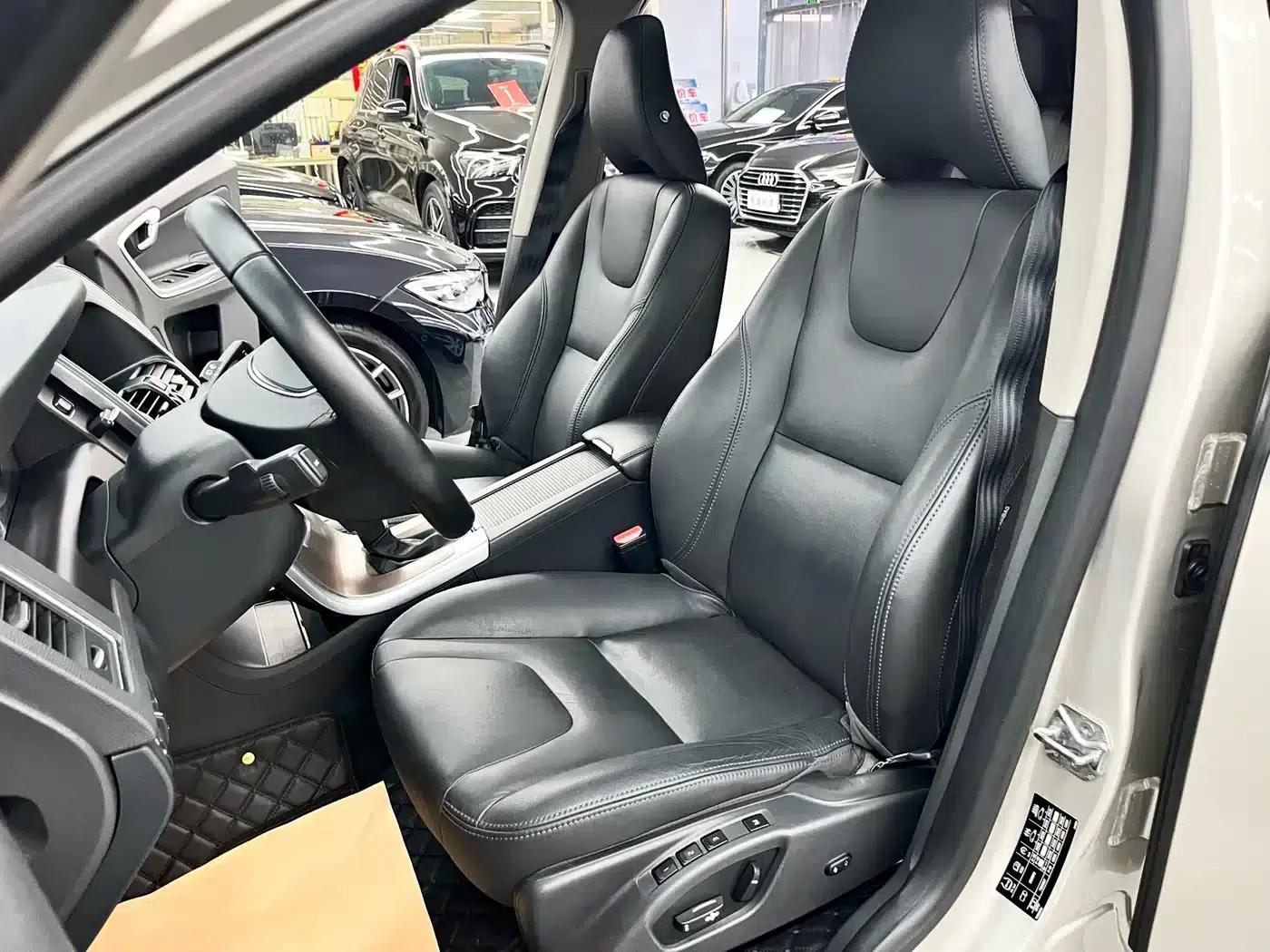 2017 Volvo XC60 T5 AWD Smart Upgrade Edition — миниатюра 11