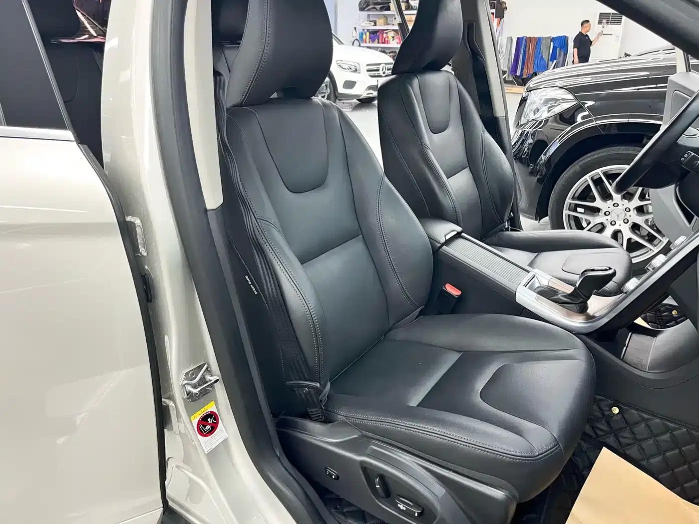 2017 Volvo XC60 T5 AWD Smart Upgrade Edition — миниатюра 12
