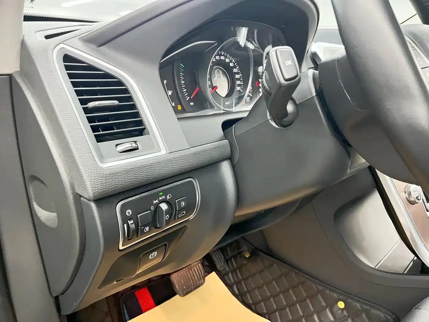 2017 Volvo XC60 T5 AWD Smart Upgrade Edition — миниатюра 14