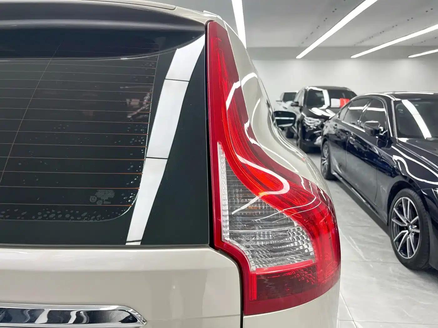 2017 Volvo XC60 T5 AWD Smart Upgrade Edition — миниатюра 19
