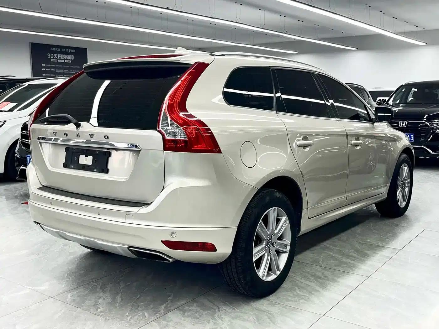 2017 Volvo XC60 T5 AWD Smart Upgrade Edition — миниатюра 4
