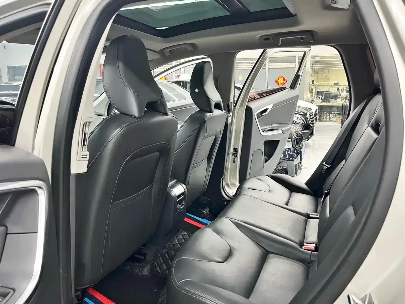 2017 Volvo XC60 T5 AWD Smart Upgrade Edition — миниатюра 8