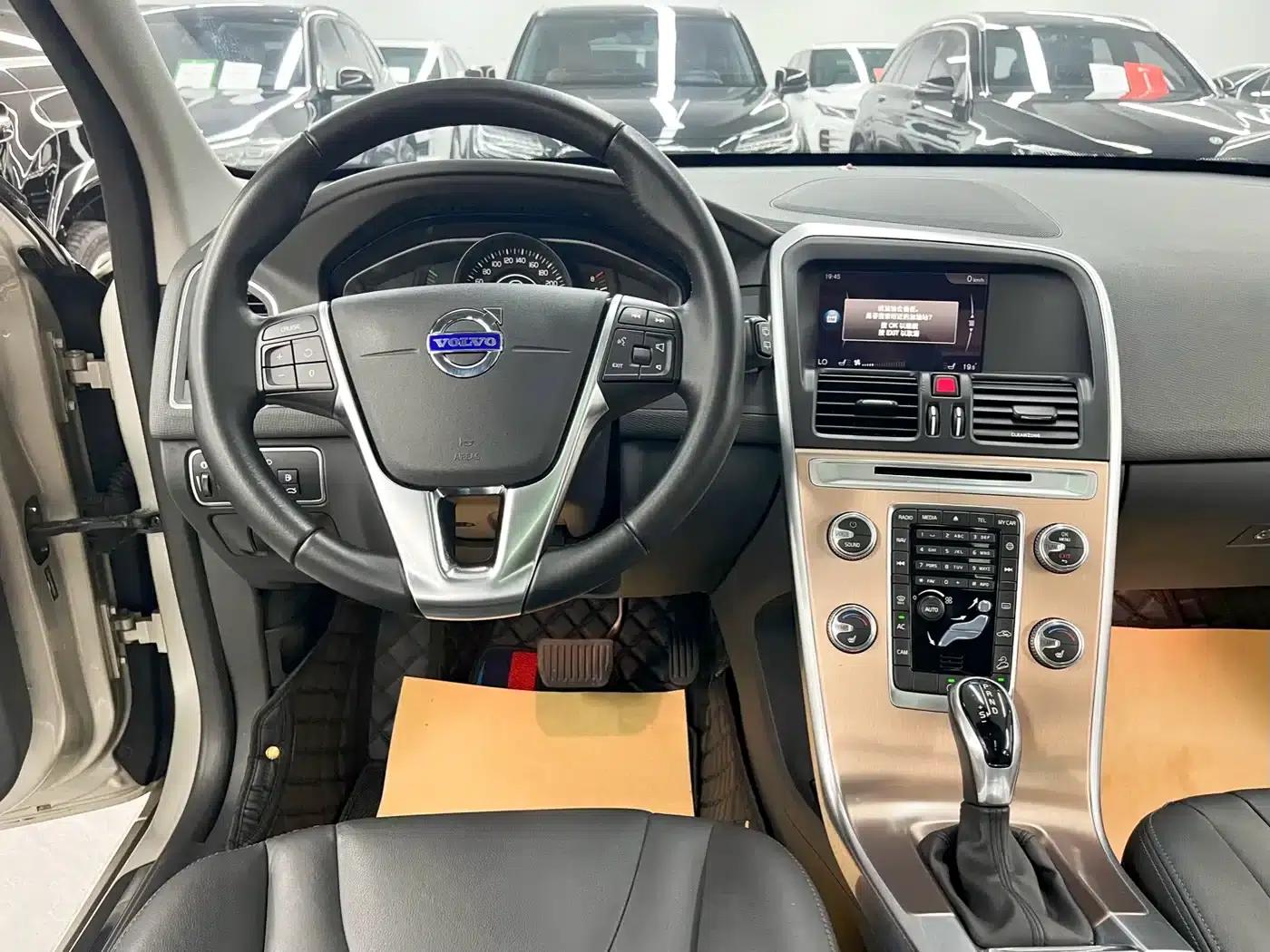 2017 Volvo XC60 T5 AWD Smart Upgrade Edition — миниатюра 10