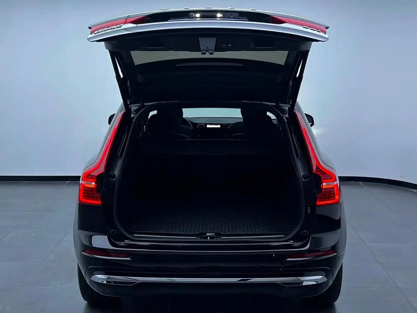 2025 Volvo XC60 B5 AWD Inscription Luxury Edition — миниатюра 14
