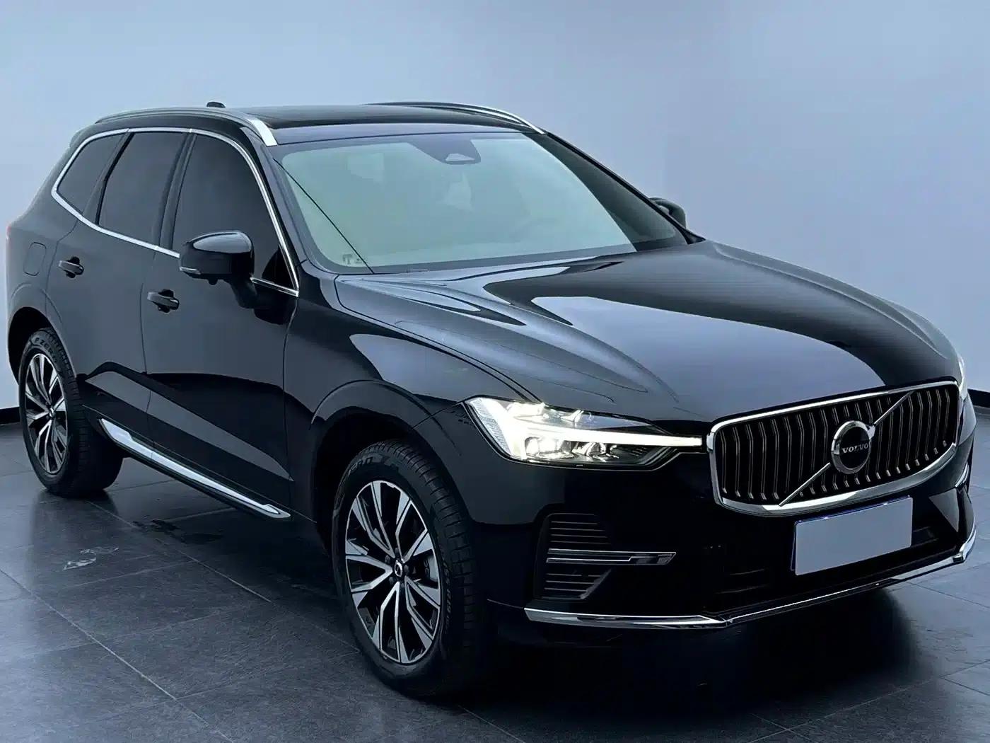 2025 Volvo XC60 B5 AWD Inscription Luxury Edition — миниатюра 3