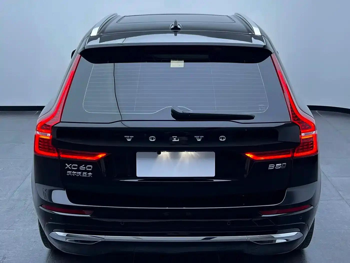 2025 Volvo XC60 B5 AWD Inscription Luxury Edition — миниатюра 5