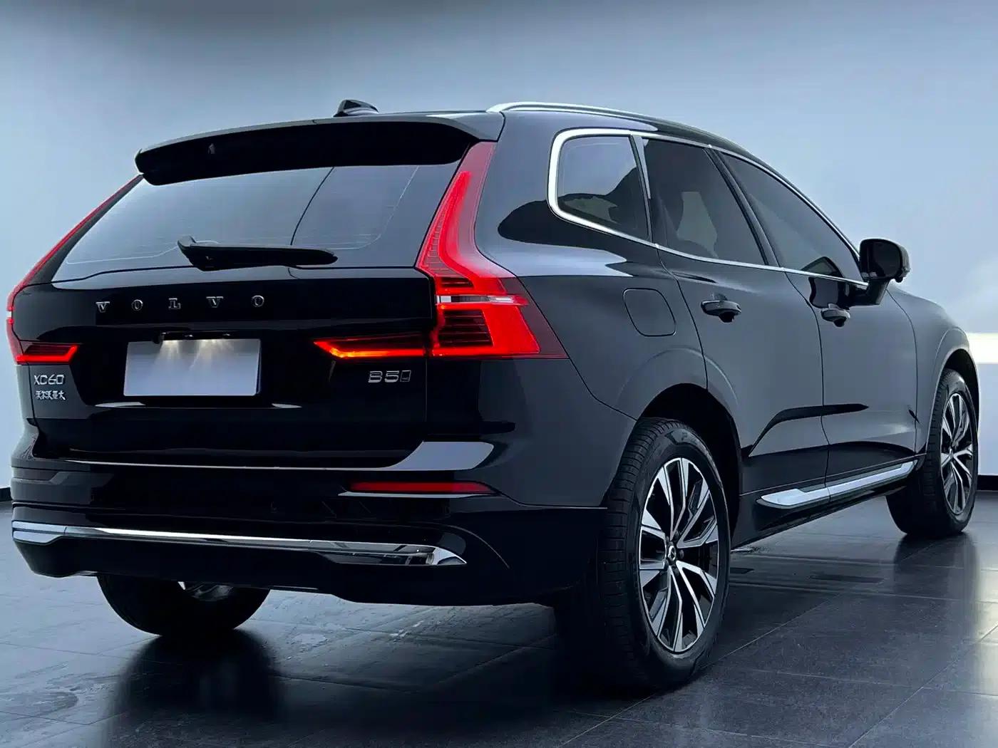 2025 Volvo XC60 B5 AWD Inscription Luxury Edition — миниатюра 6