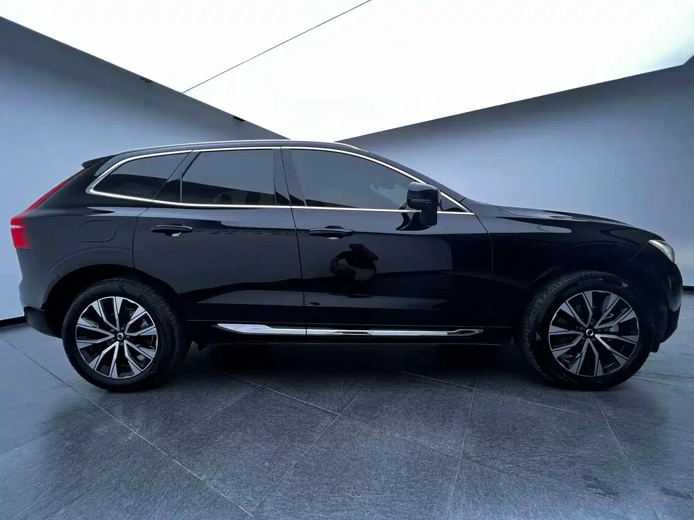 2025 Volvo XC60 B5 AWD Inscription Luxury Edition — миниатюра 7