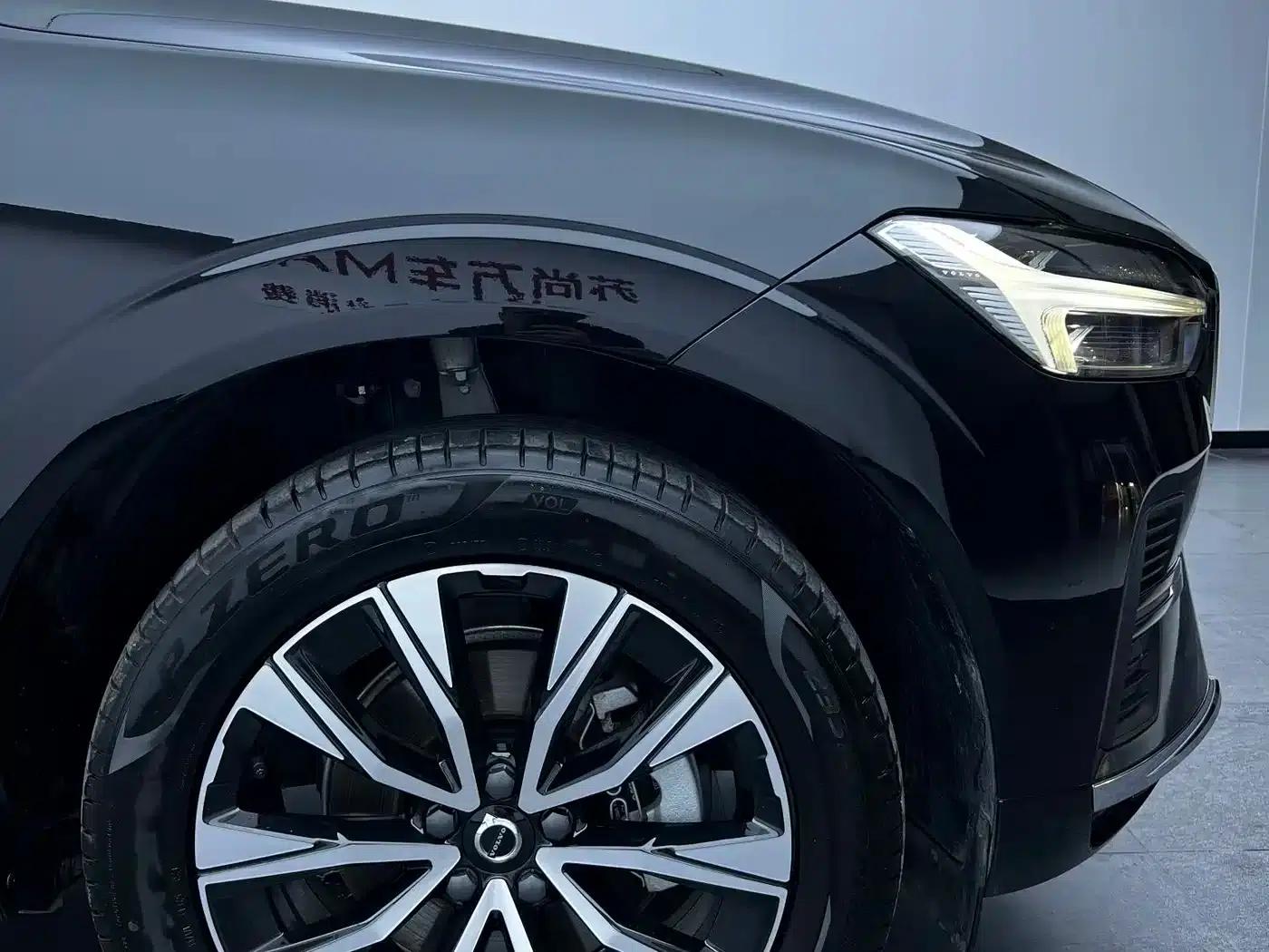 2025 Volvo XC60 B5 AWD Inscription Luxury Edition — миниатюра 10