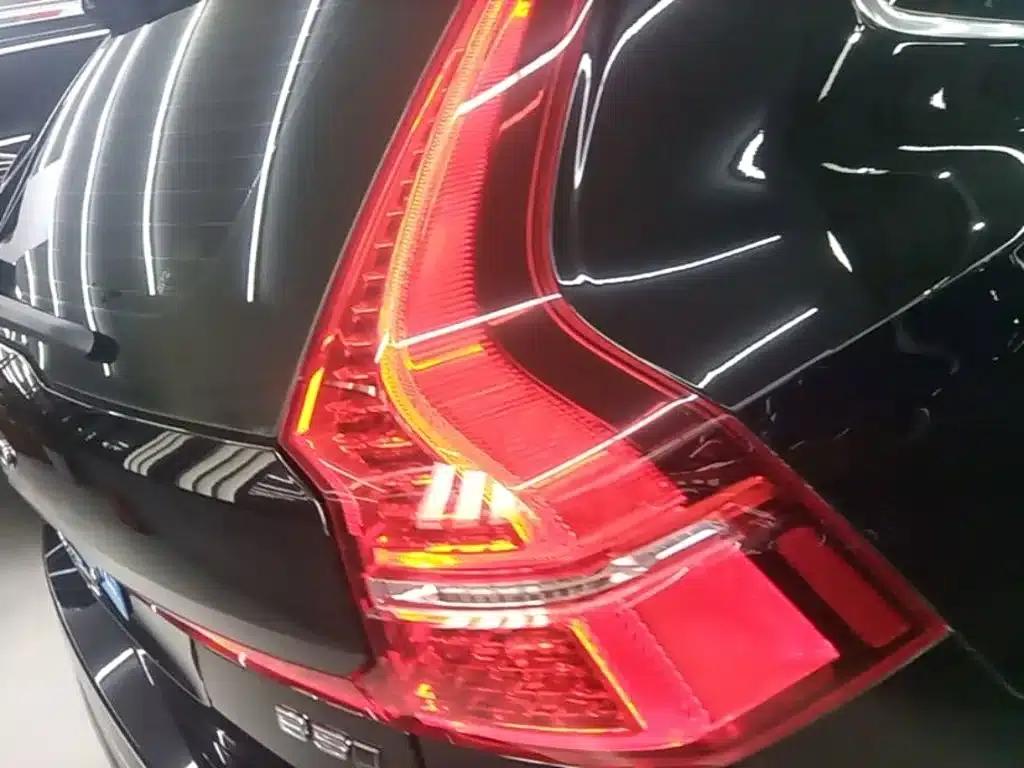 2024 Volvo XC60 B5 AWD Inscription Luxury Edition — миниатюра 8