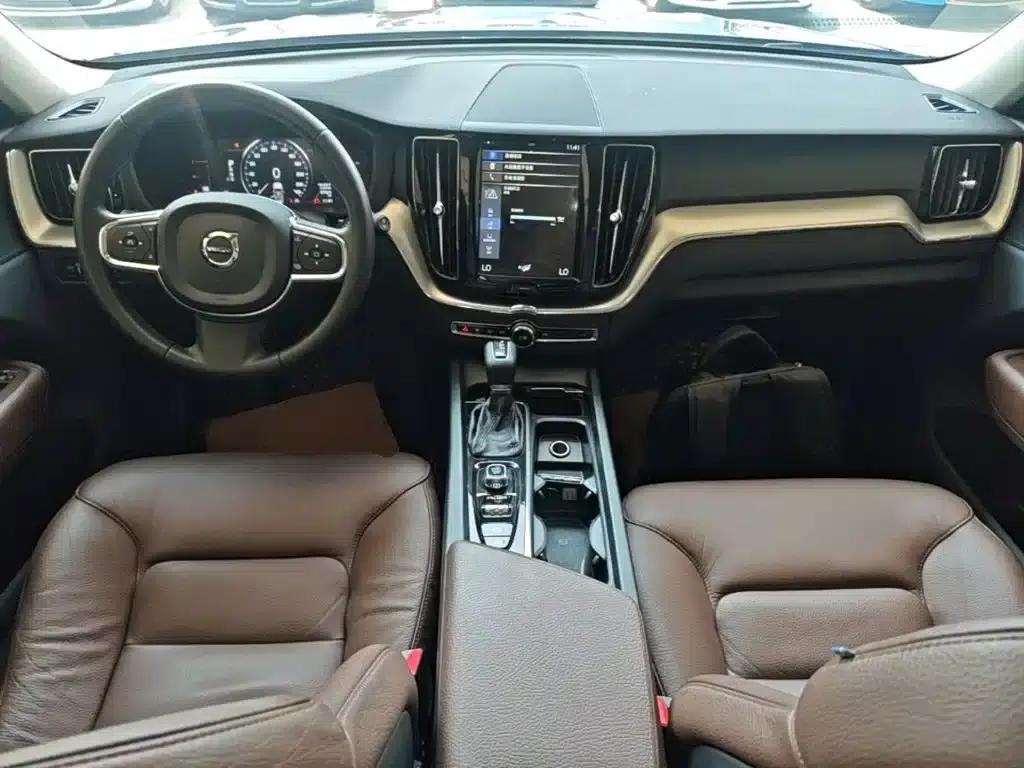 2020 Volvo XC60 T5 AWD Inscription Luxury Edition — миниатюра 6