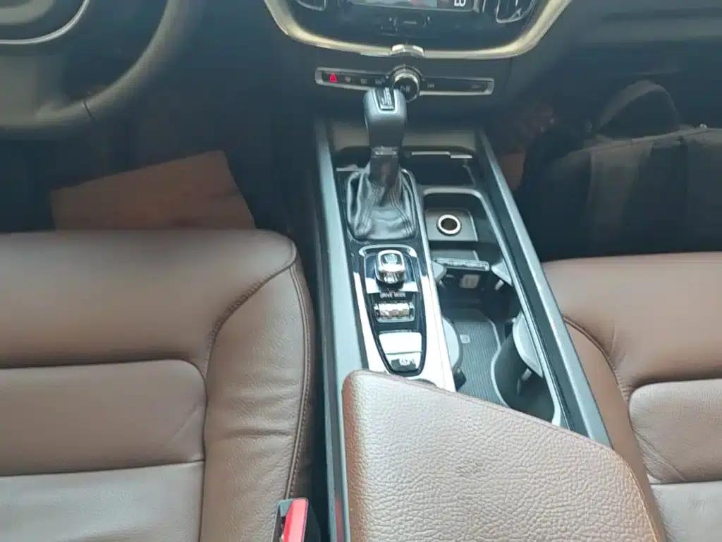 2020 Volvo XC60 T5 AWD Inscription Luxury Edition — миниатюра 10