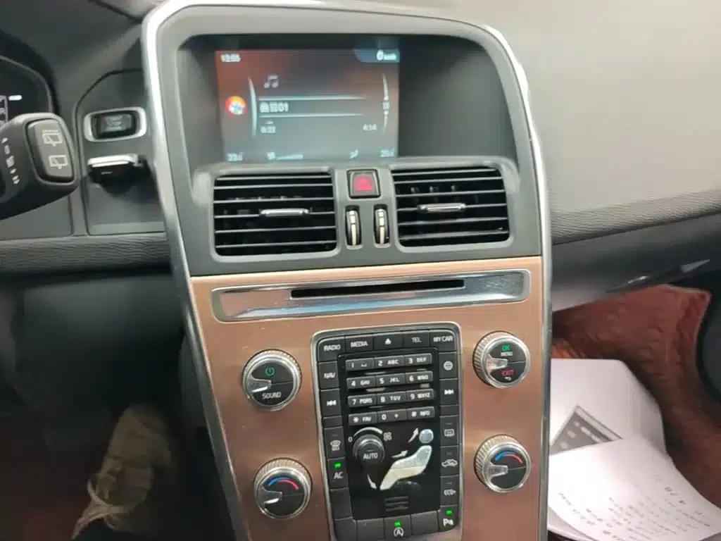 2015 Volvo XC60 T5 Smart Edition — миниатюра 13