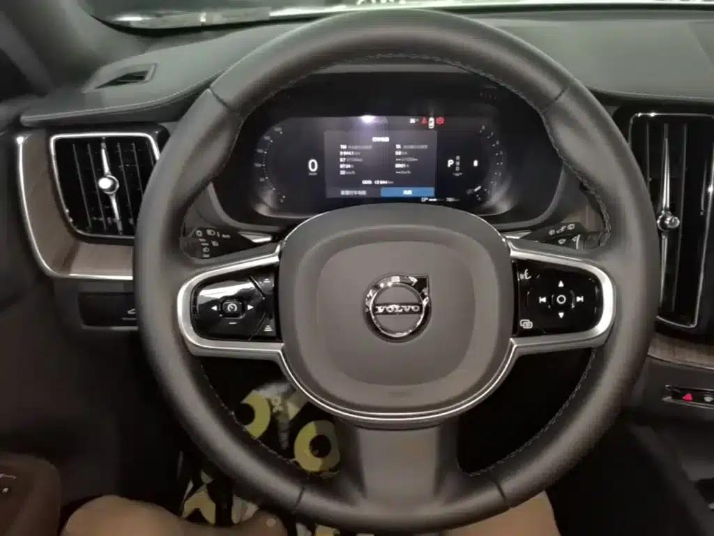 2025 Volvo XC60 B5 AWD Inscription Luxury Edition — миниатюра 11