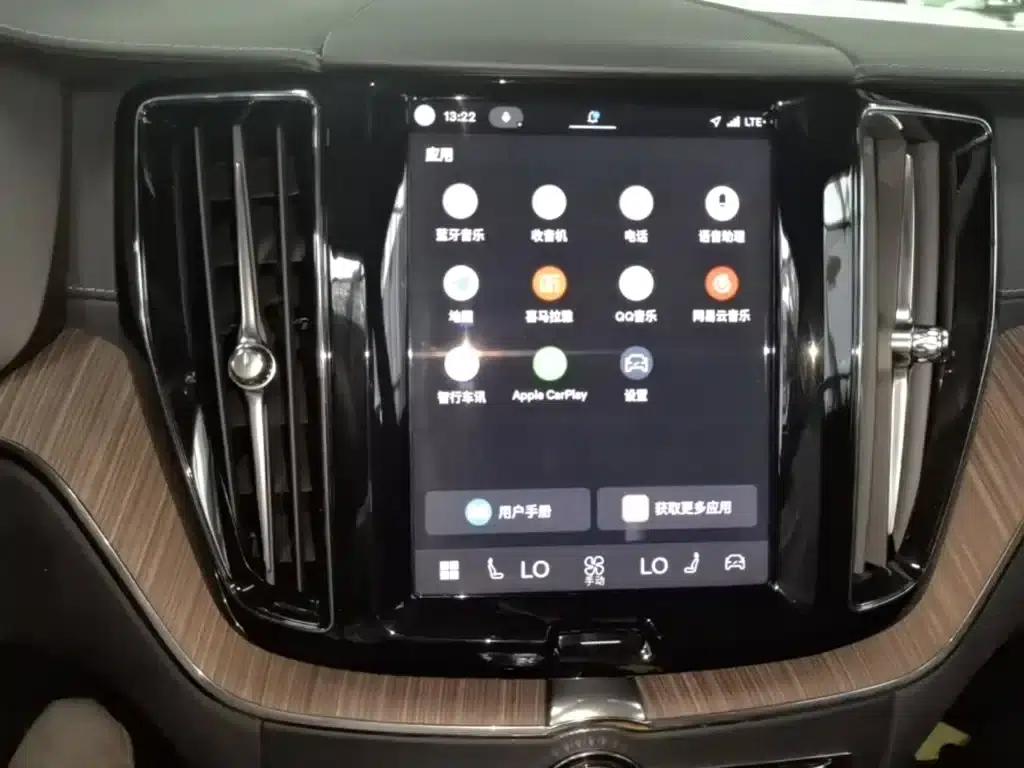 2025 Volvo XC60 B5 AWD Inscription Luxury Edition — миниатюра 13