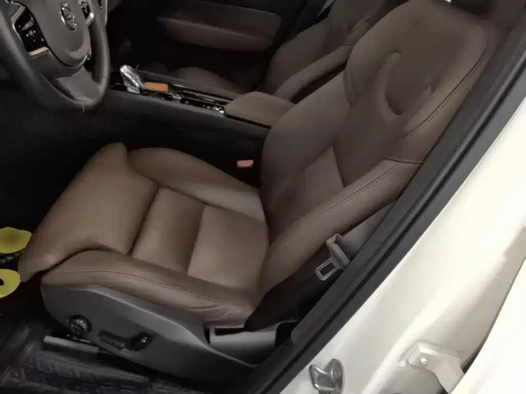 2025 Volvo XC60 B5 AWD Inscription Luxury Edition — миниатюра 15