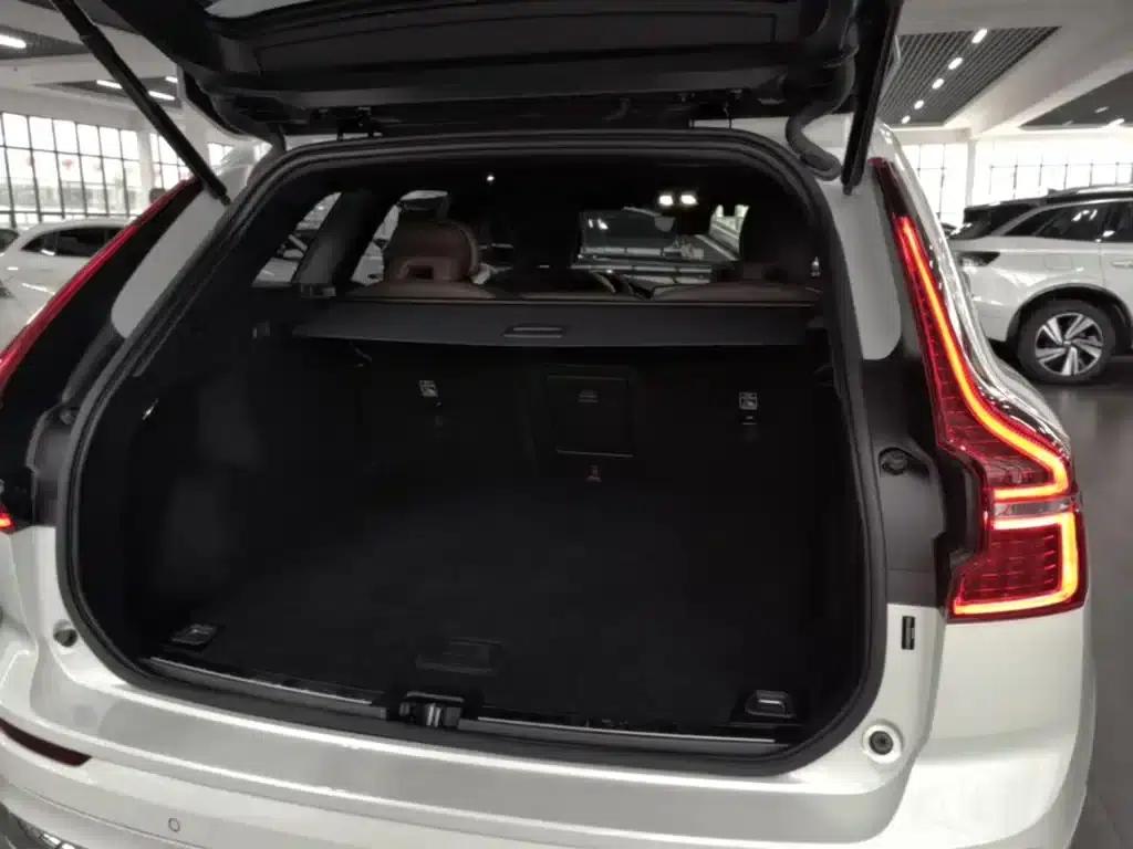 2025 Volvo XC60 B5 AWD Inscription Luxury Edition — миниатюра 19