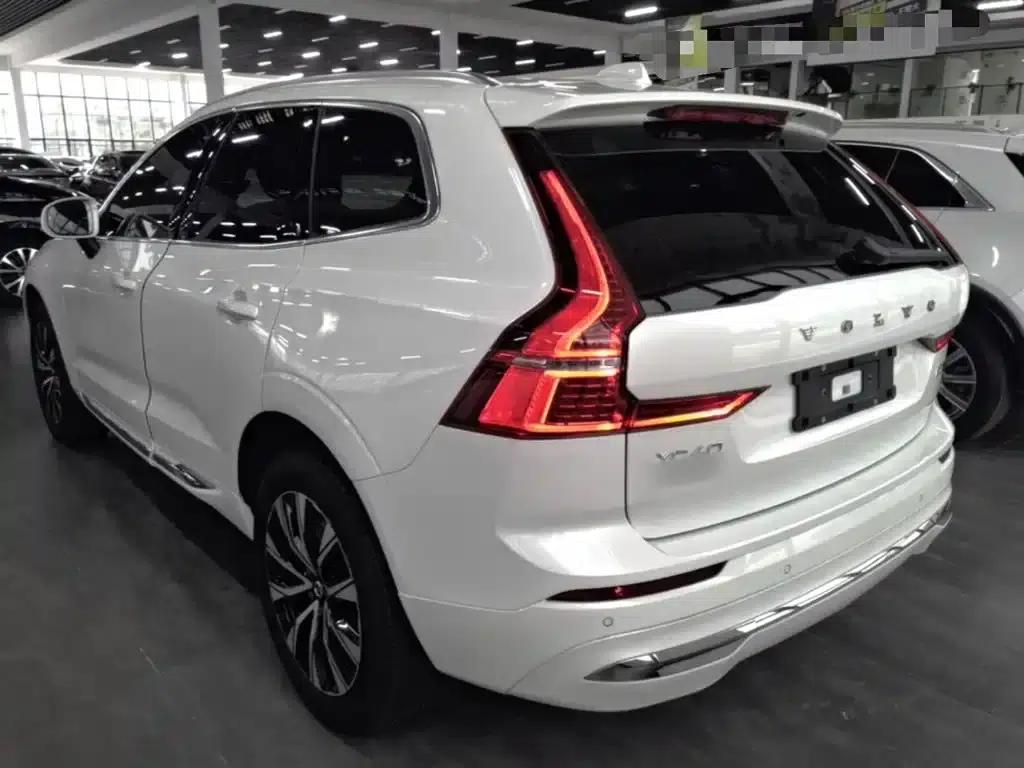 2025 Volvo XC60 B5 AWD Inscription Luxury Edition — миниатюра 5