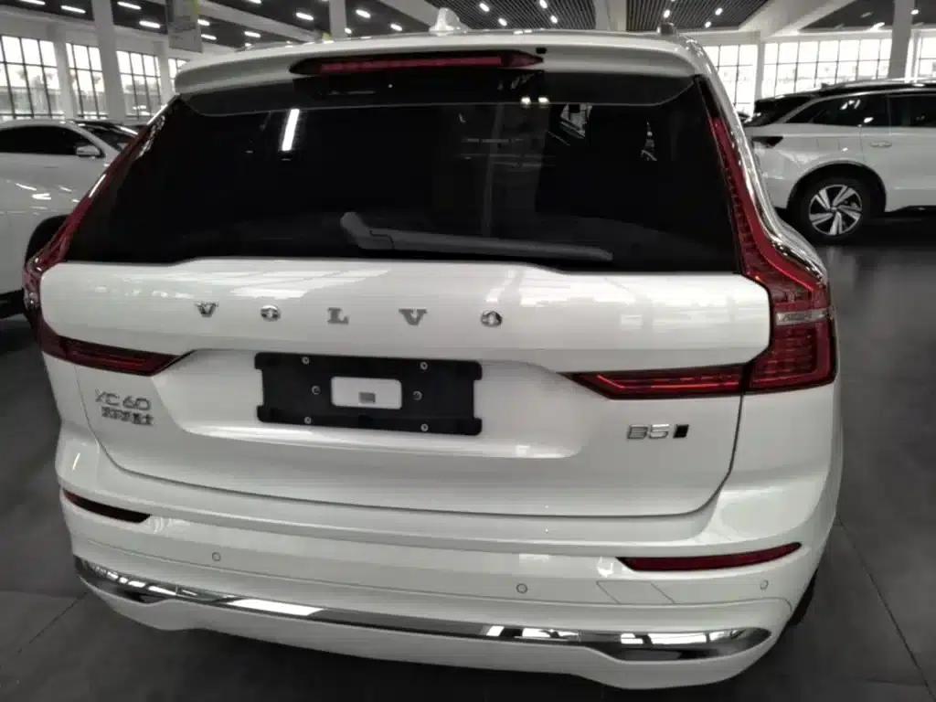 2025 Volvo XC60 B5 AWD Inscription Luxury Edition — миниатюра 6