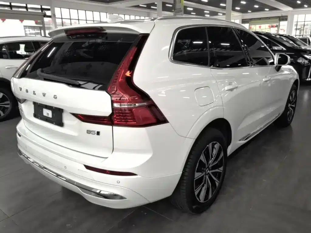 2025 Volvo XC60 B5 AWD Inscription Luxury Edition — миниатюра 7