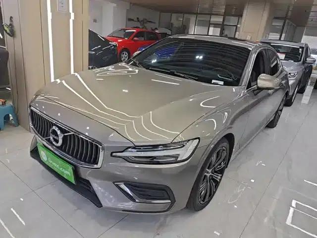 2022 Volvo S60 B4 Smart Luxury Edition