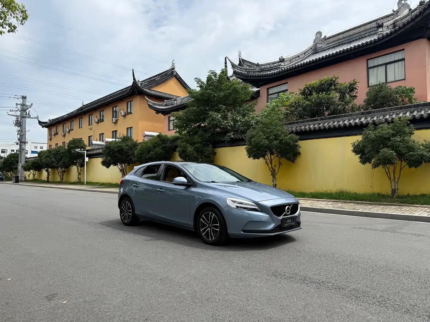 2017 Volvo V40 T3 Smart Edition — миниатюра 3