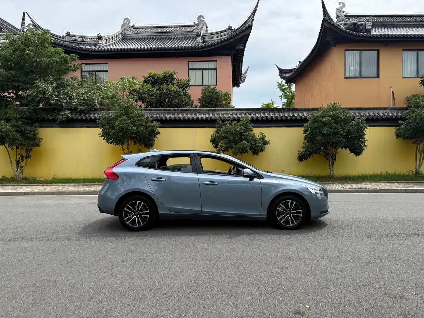 2017 Volvo V40 T3 Smart Edition — миниатюра 4
