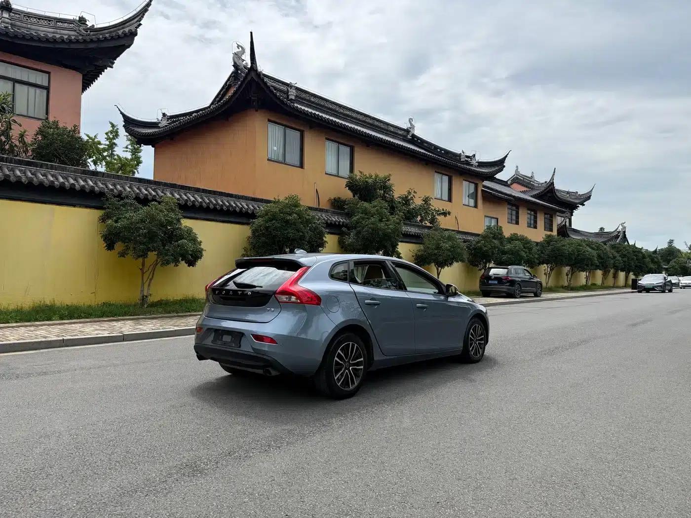 2017 Volvo V40 T3 Smart Edition — миниатюра 5