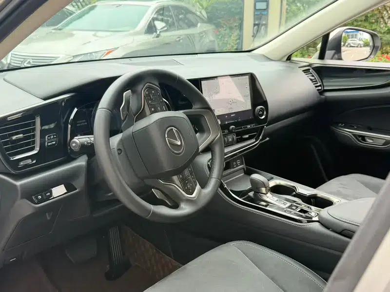 Lexus NX 2024 350h Front-Wheel Drive Skyactiv-X Edition — миниатюра 11