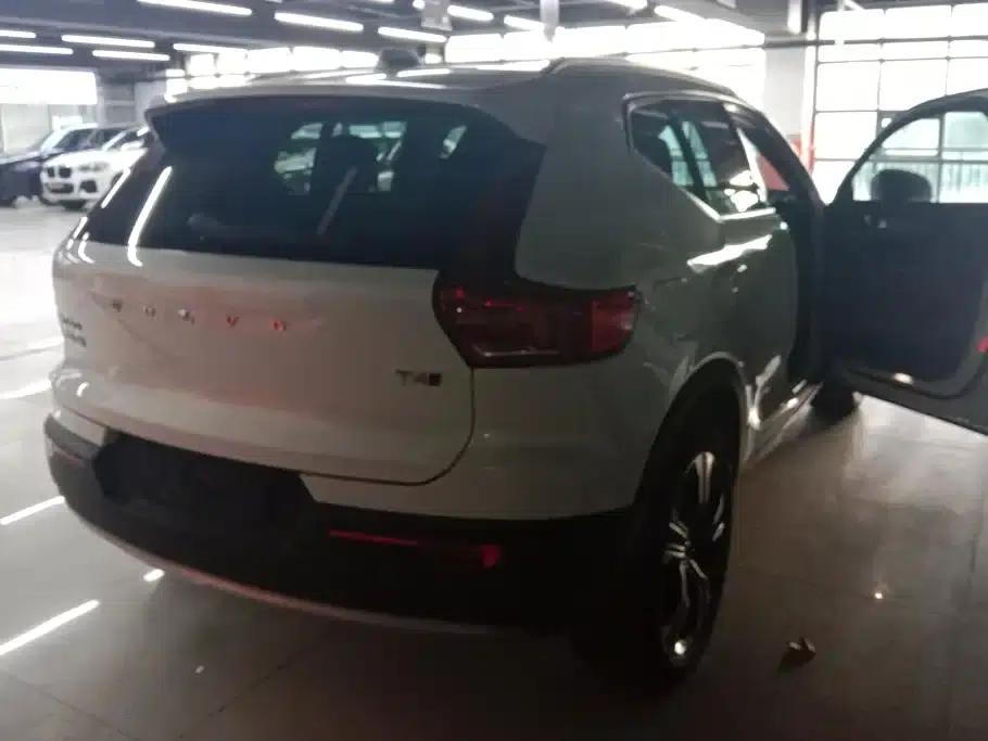 2021 Volvo XC40 T4 AWD Inscription Luxury Edition — миниатюра 3