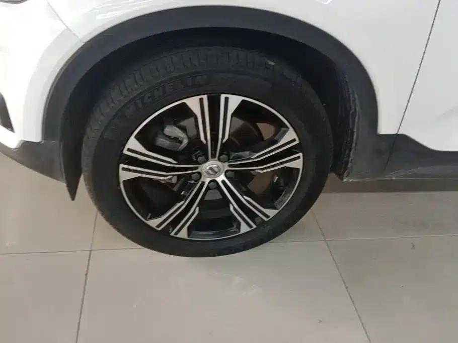 2021 Volvo XC40 T4 AWD Inscription Luxury Edition — миниатюра 6