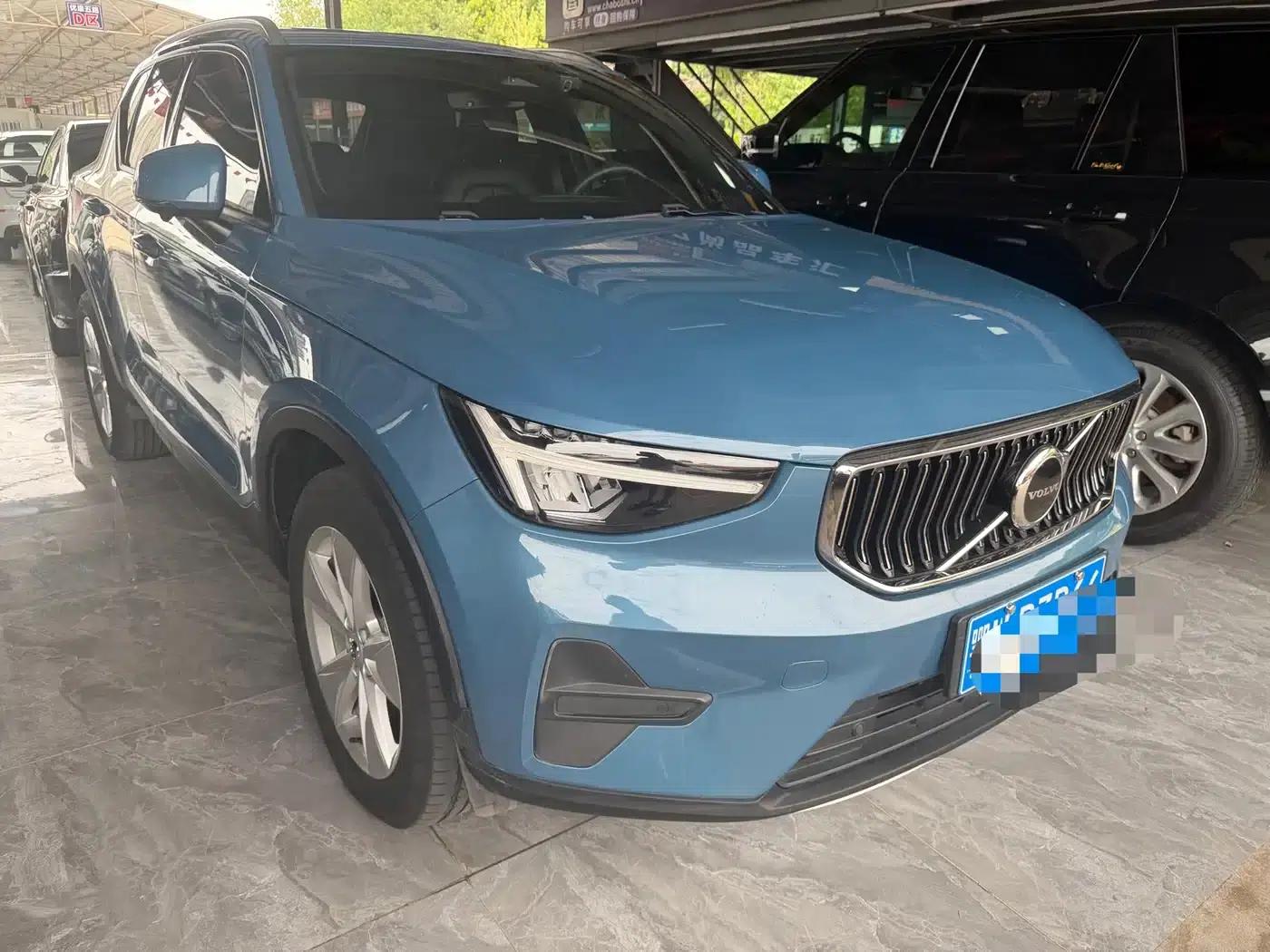 2023 Volvo XC40 B3 Smart Fashion Edition — миниатюра 3