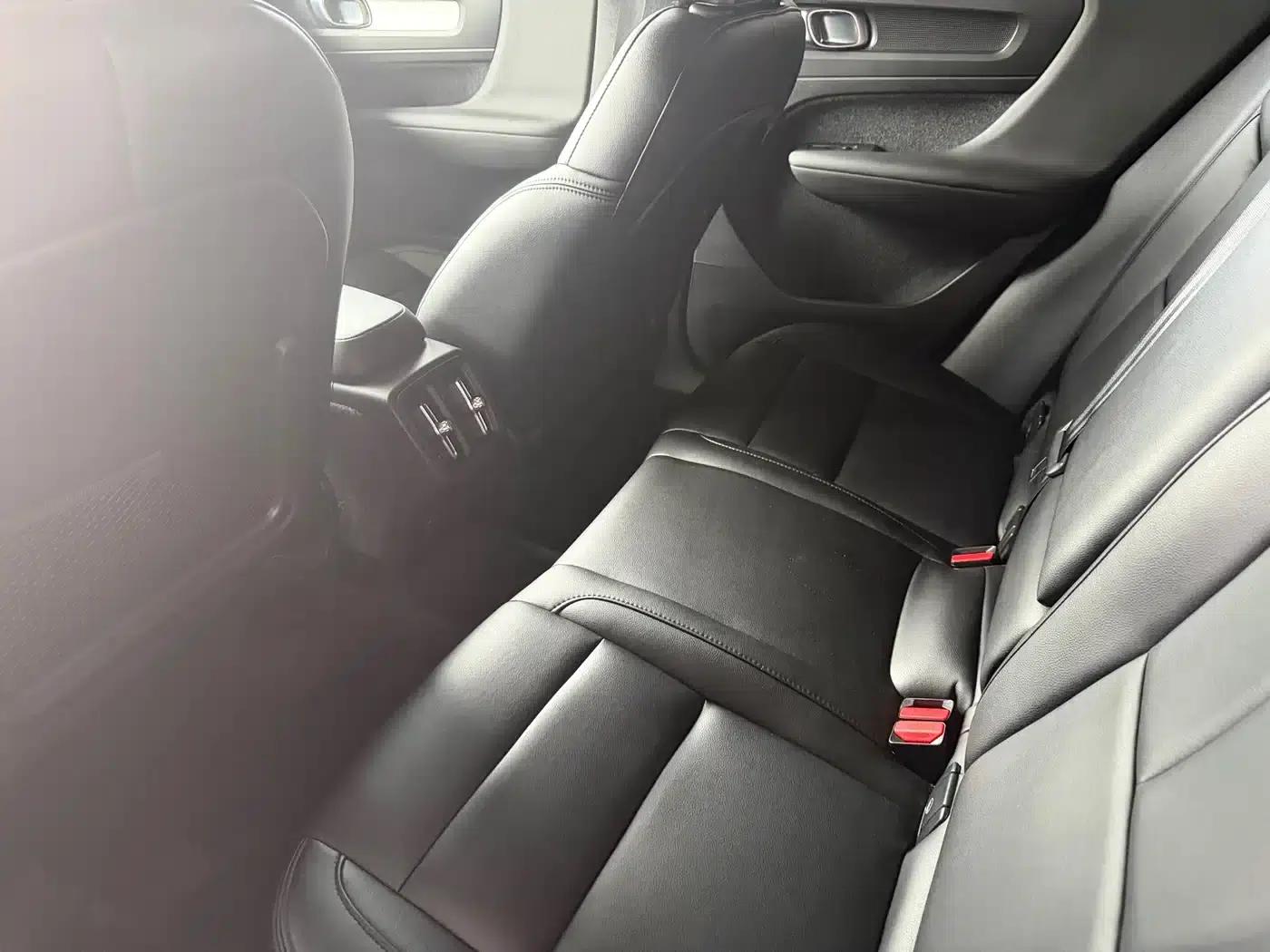 2023 Volvo XC40 B3 Smart Fashion Edition — миниатюра 8