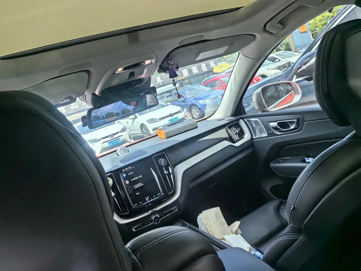 2019 Volvo XC60 Plug-in Hybrid T8 E-Drive Hybrid Premium Luxury Edition (China V Emission Standard) — миниатюра 5