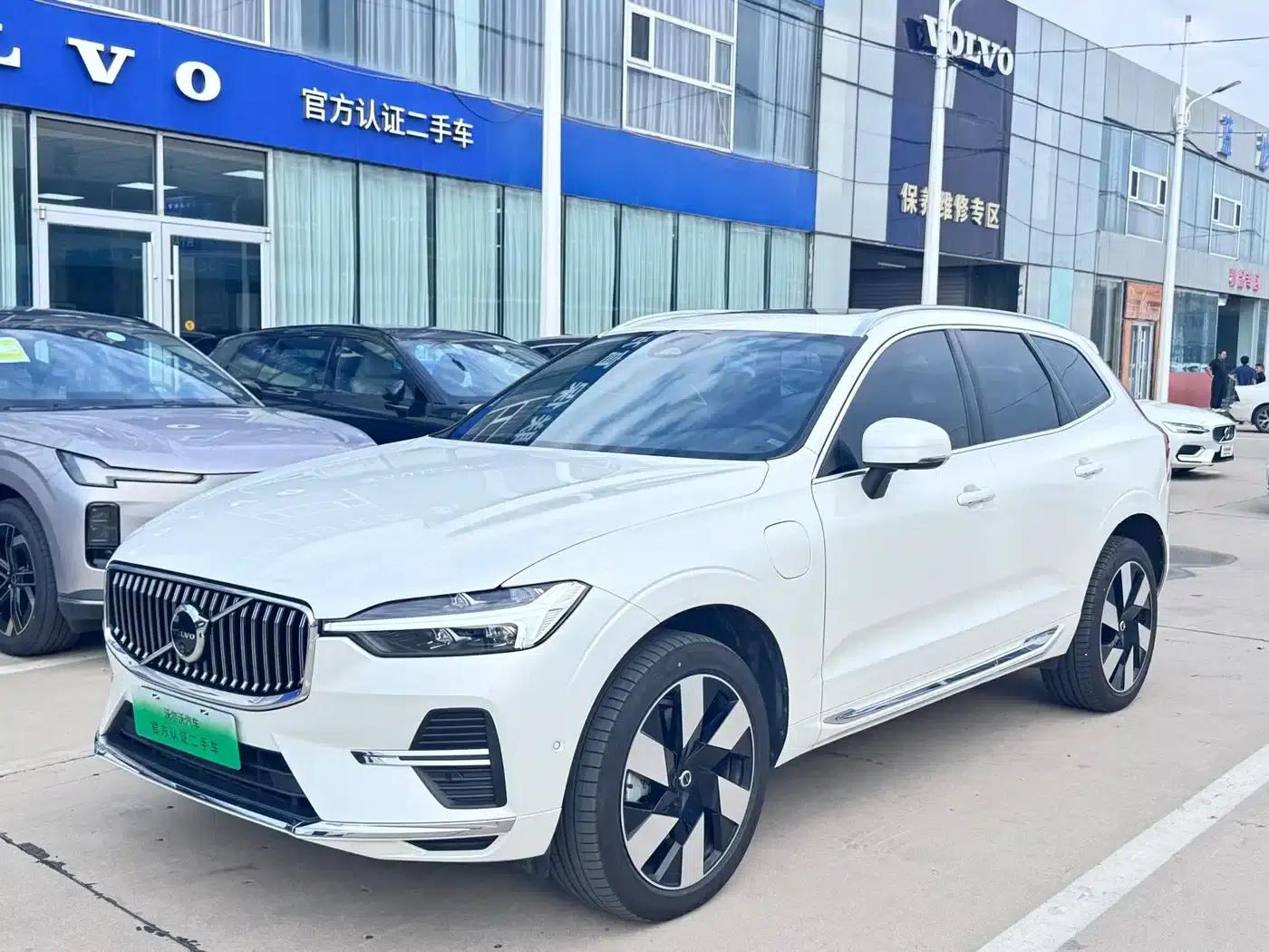 2024 Volvo XC60 Plug-in Hybrid T8 Plug-in Hybrid Long Range AWD Inscription Luxury Edition — миниатюра 1