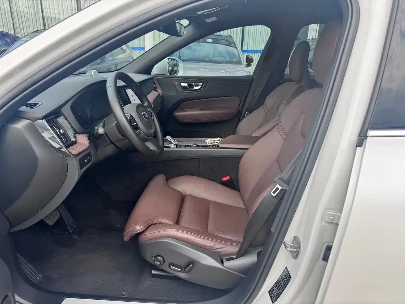 2024 Volvo XC60 Plug-in Hybrid T8 Plug-in Hybrid Long Range AWD Inscription Luxury Edition — миниатюра 11