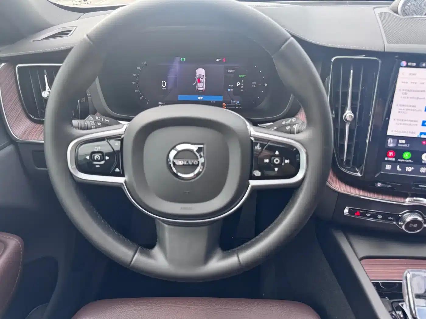 2024 Volvo XC60 Plug-in Hybrid T8 Plug-in Hybrid Long Range AWD Inscription Luxury Edition — миниатюра 7