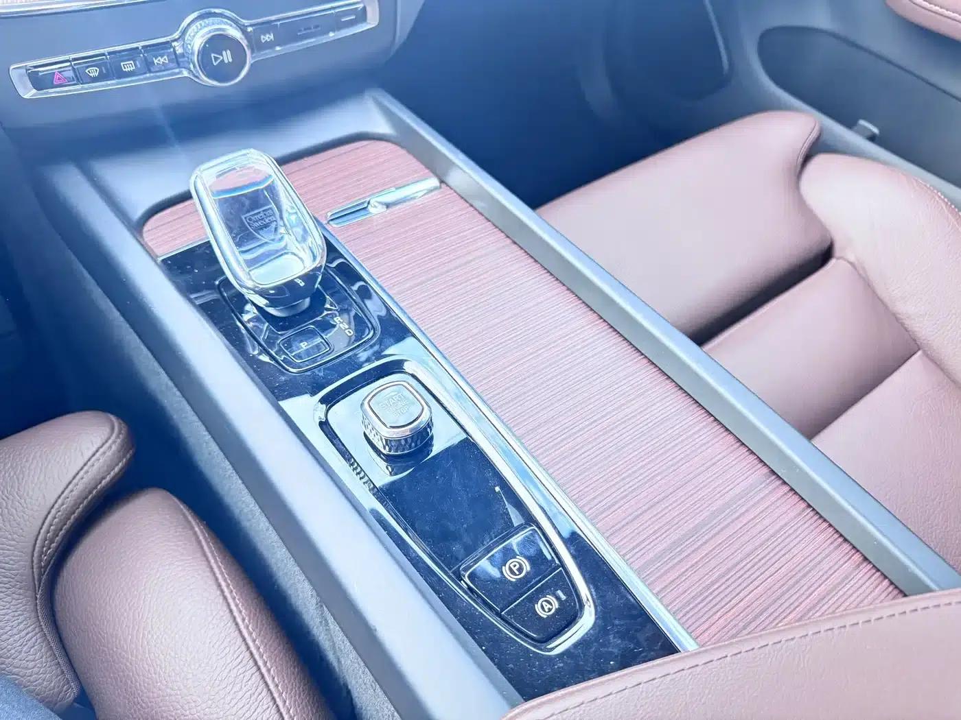 2024 Volvo XC60 Plug-in Hybrid T8 Plug-in Hybrid Long Range AWD Inscription Luxury Edition — миниатюра 10