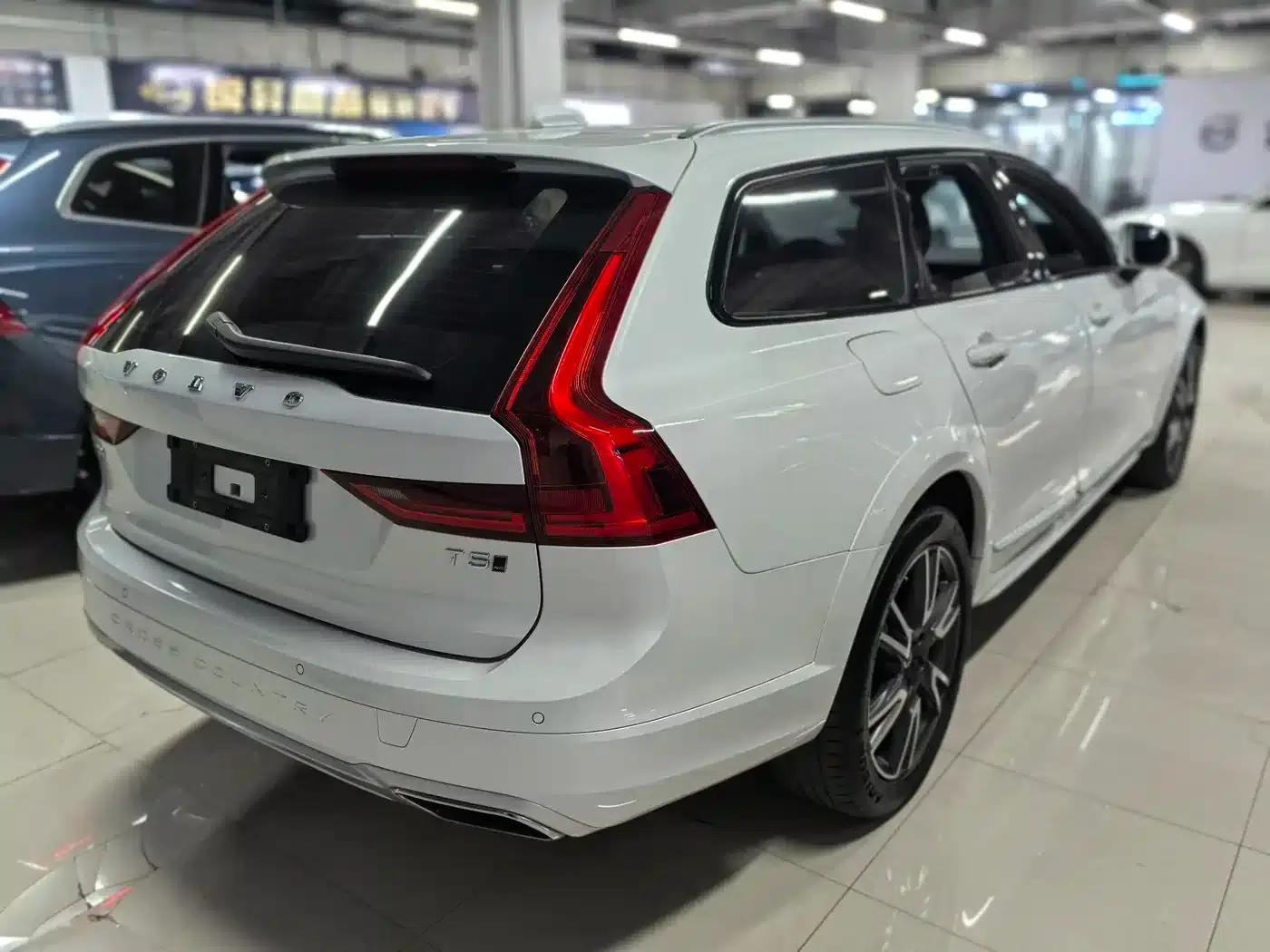 2020 Volvo V90 Facelift Cross Country T5 AWD Smart Edition — миниатюра 4