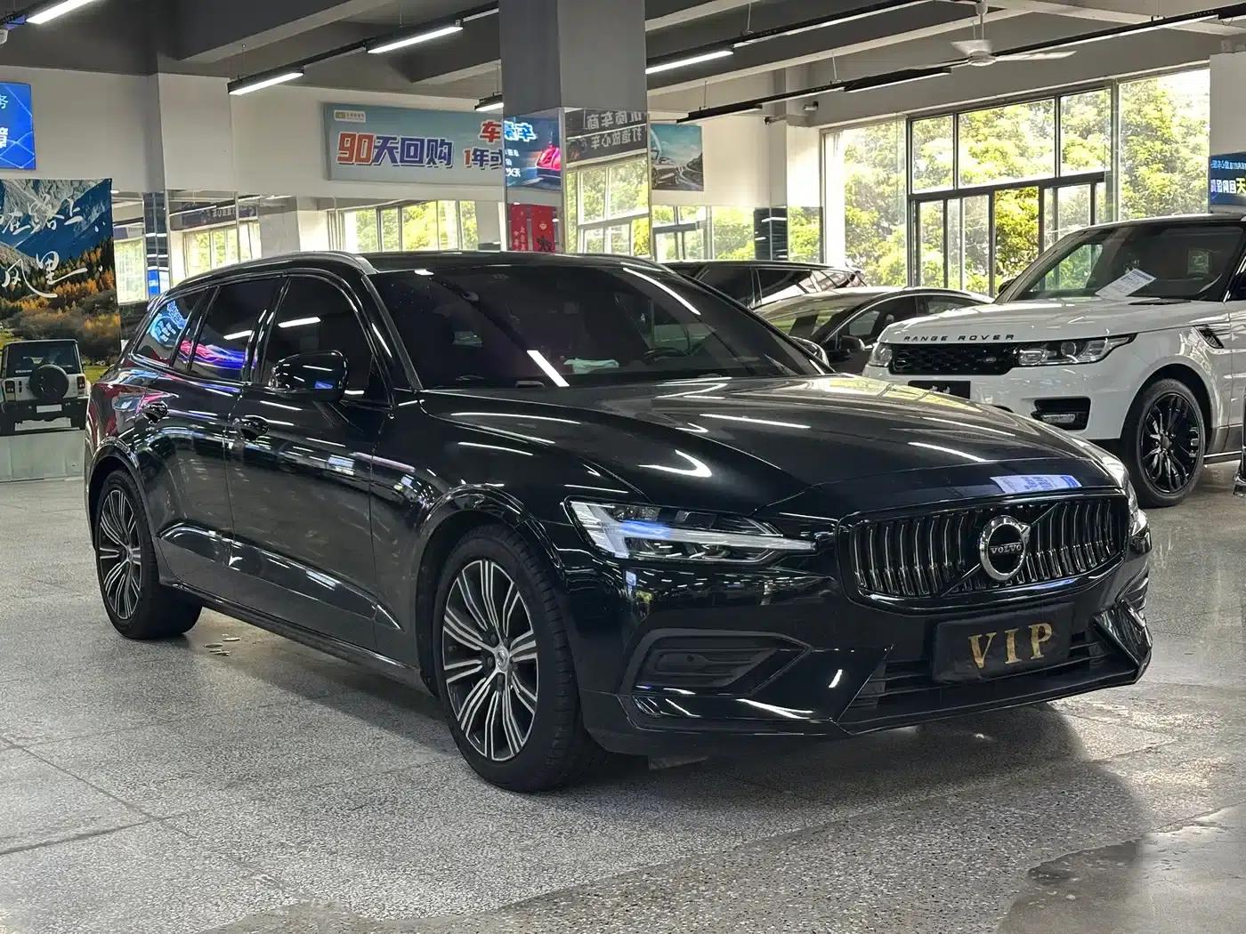 2021 Volvo V60 B5 Inscription Luxury Edition — миниатюра 1